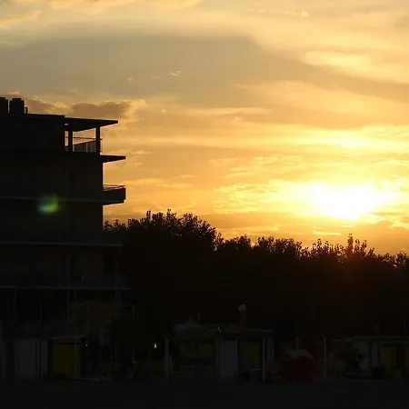 Tritone Hotel 3*